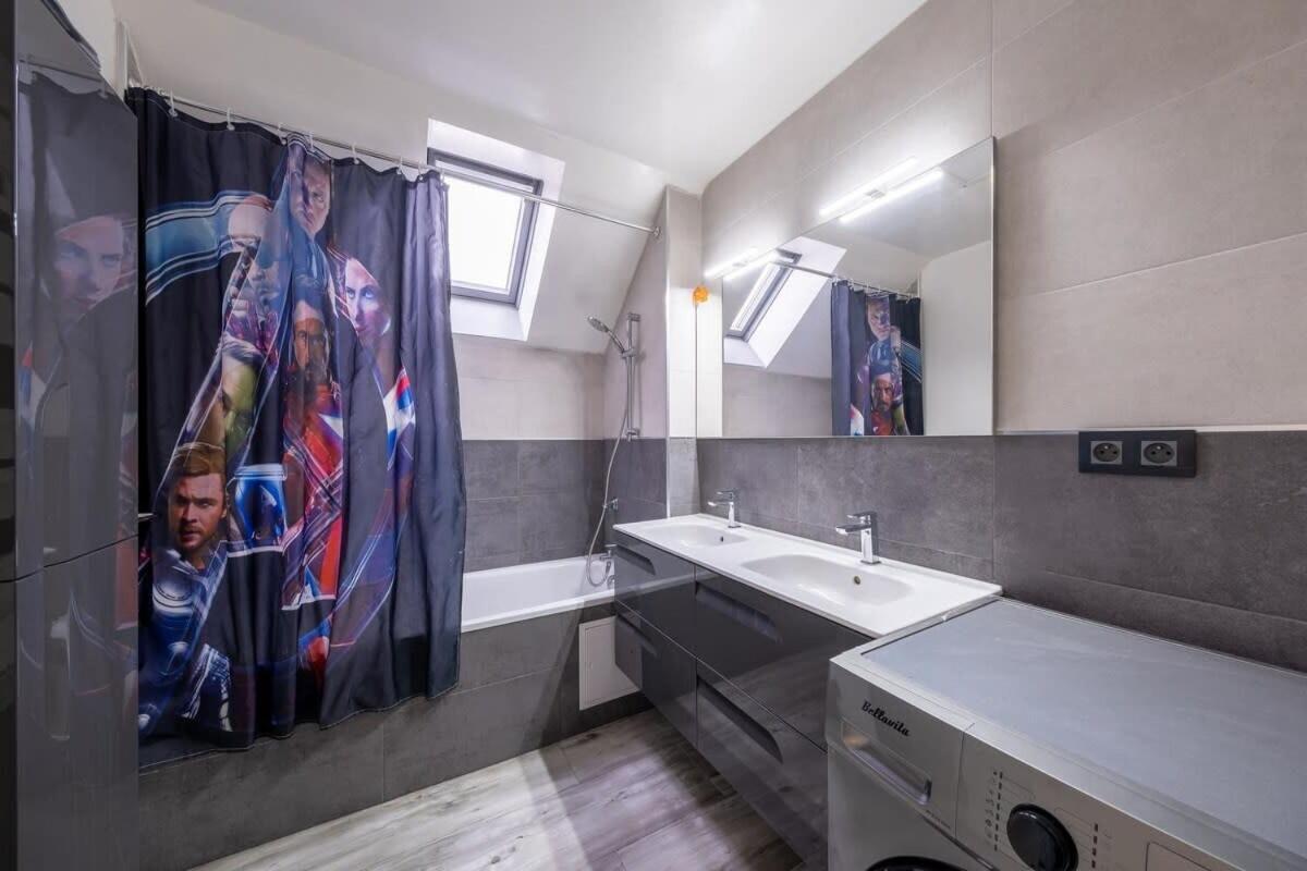 Disney Avengers Home Magny-le-Hongre Exteriér fotografie