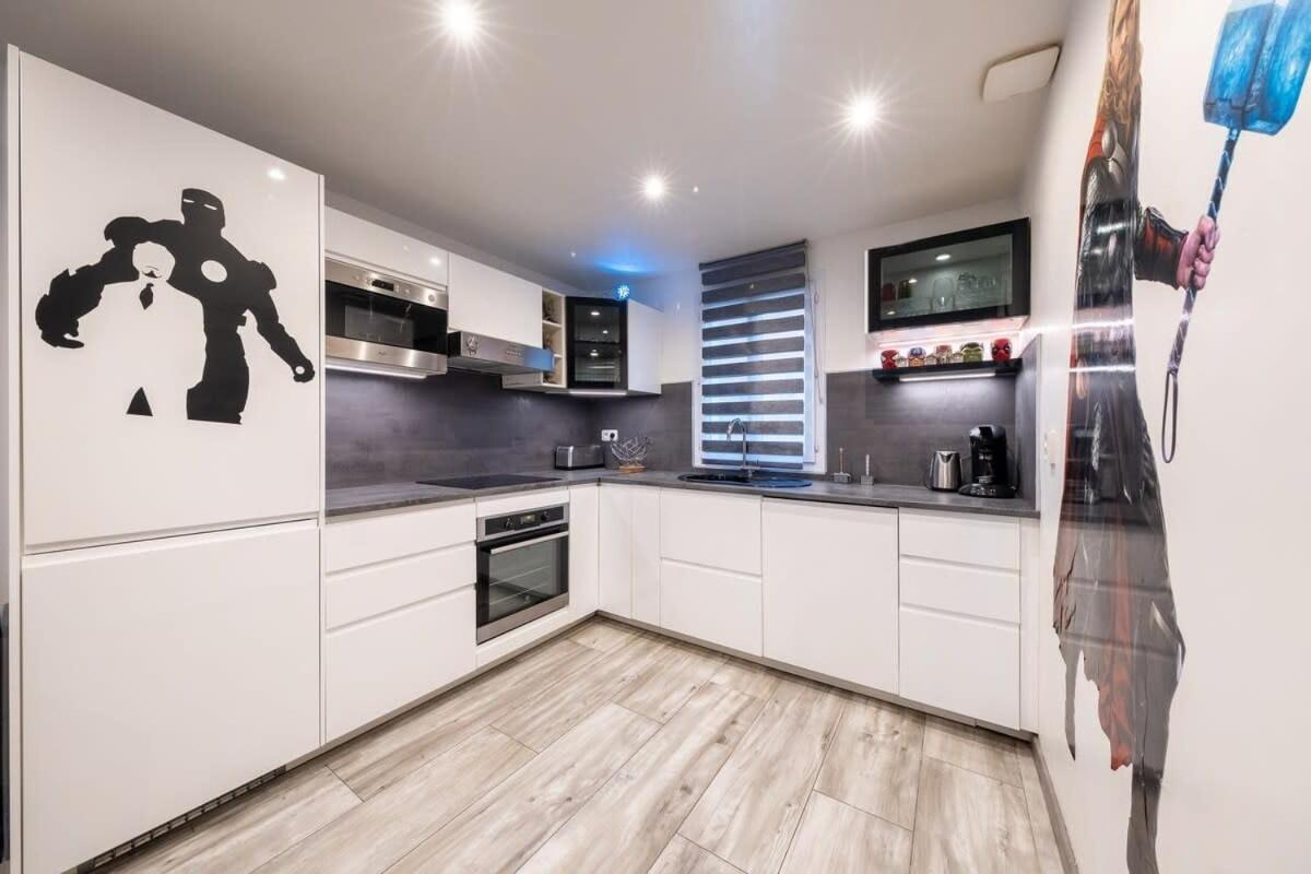 Disney Avengers Home Magny-le-Hongre Exteriér fotografie